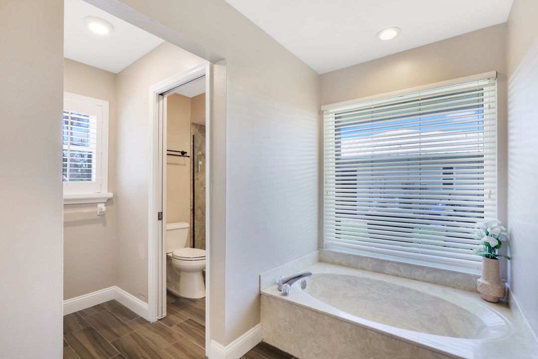 10430 Windsor Way, Naples, FL 34109