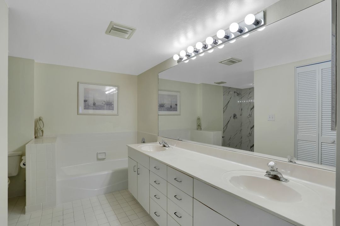 5637 Turtle Bay Dr #17, Naples, FL 34108