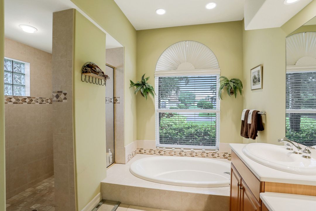 581 Wedgewood Way, Naples, FL 34119