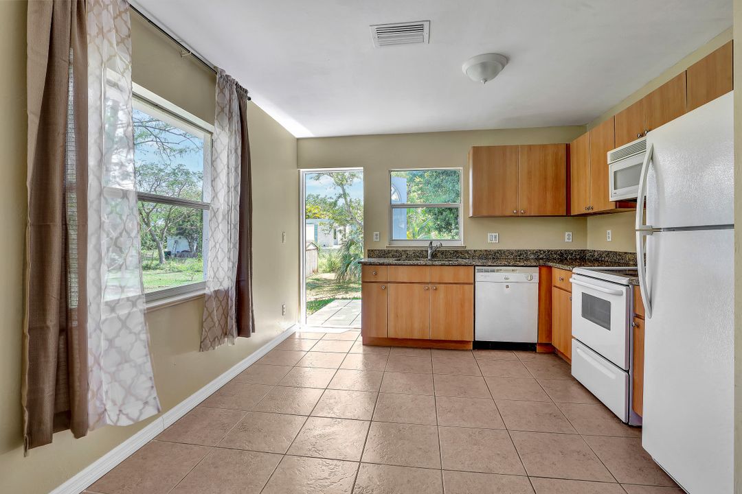 3250 Cottage Grove Ave, Naples, FL 34112