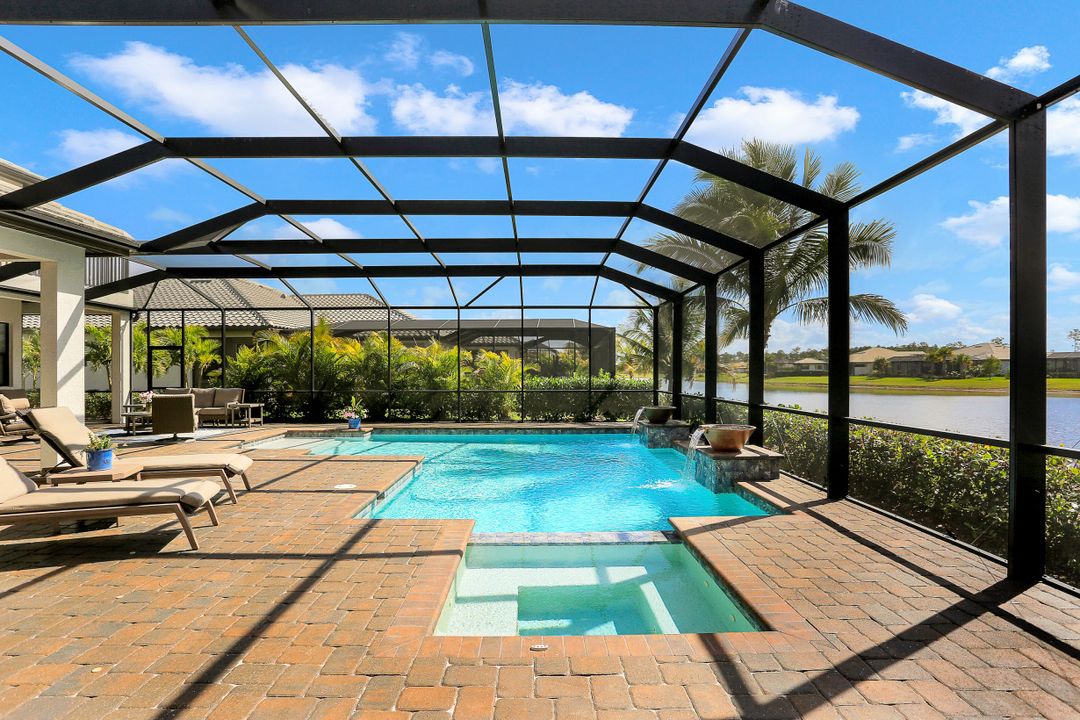 2296 Somerset Pl, Naples, FL 34120