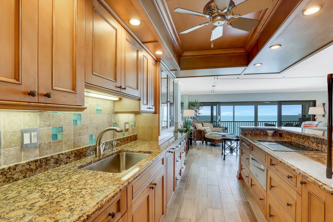 2171 Gulf Shore Blvd N #702, Naples, FL 34102