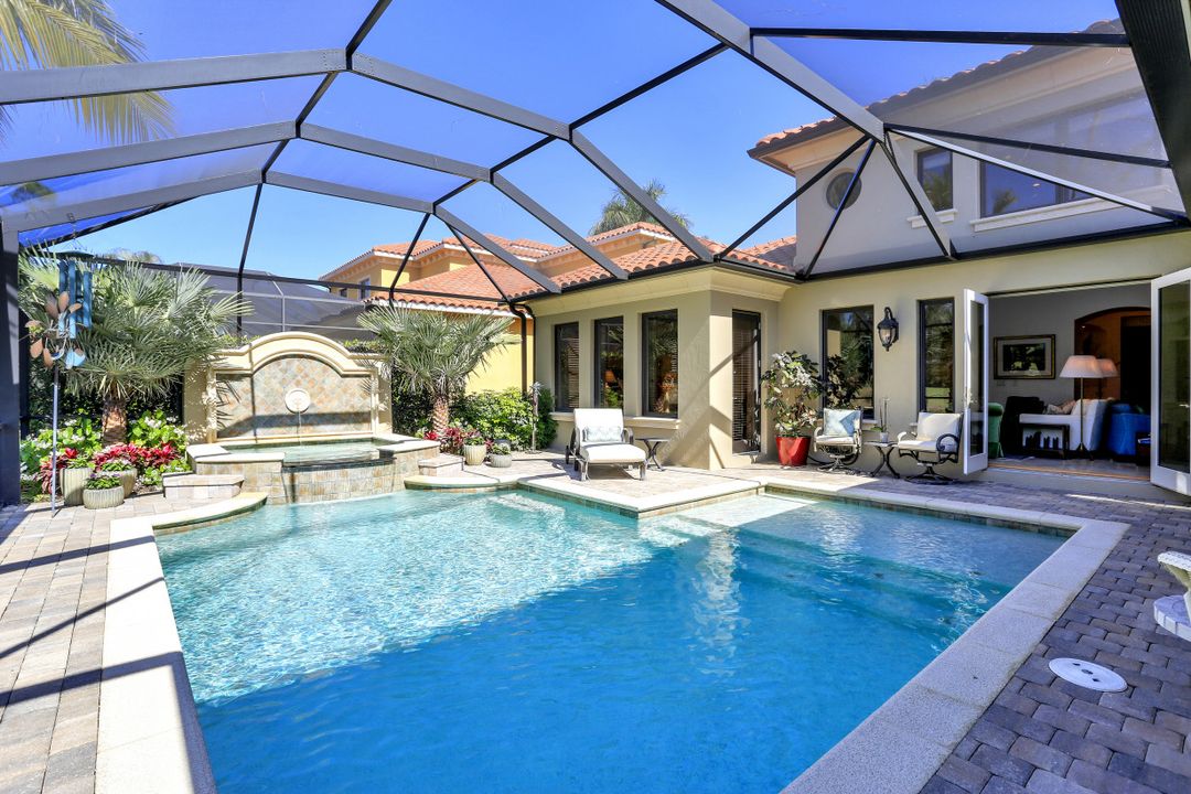 2911 Tiburon Blvd E, Naples, FL 34109