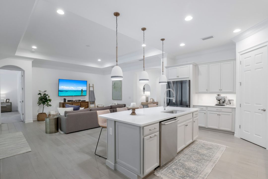 1431 Mockingbird Dr, Naples, FL 34120