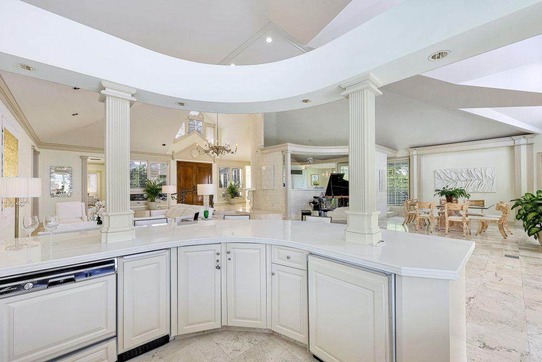 925 Spyglass Ln, Naples, FL 34102