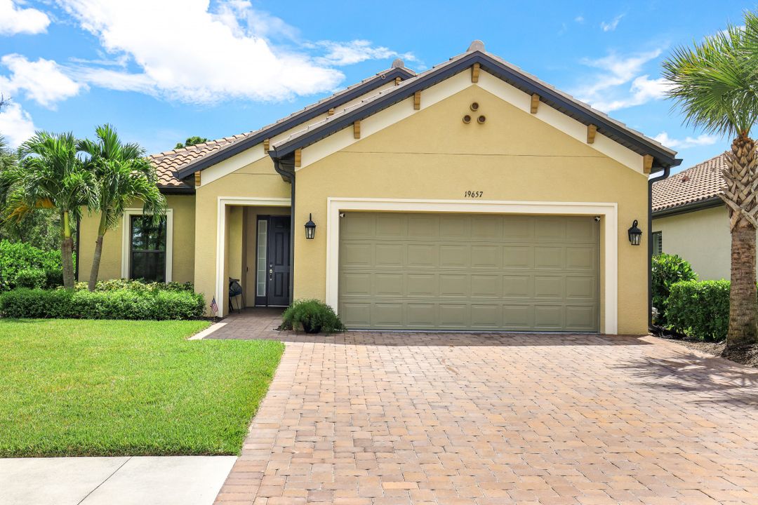 19657 Estero Pointe Ln, Fort Myers, FL 33908