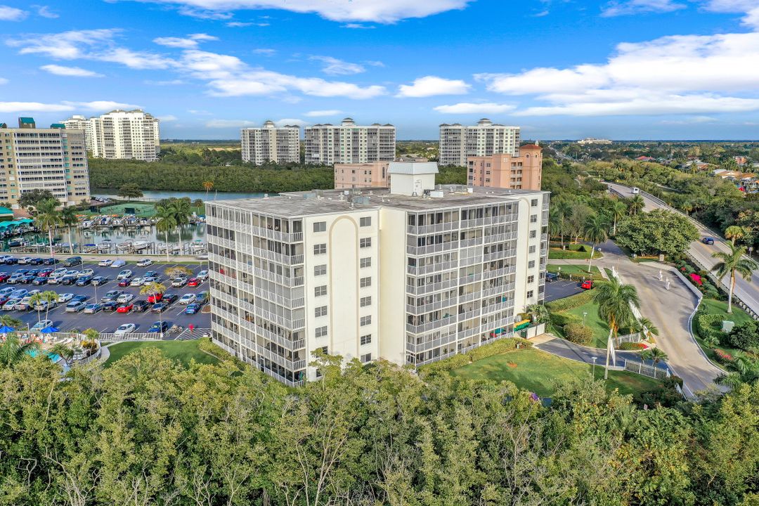 1 Bluebill Ave #306, Naples, FL 34108