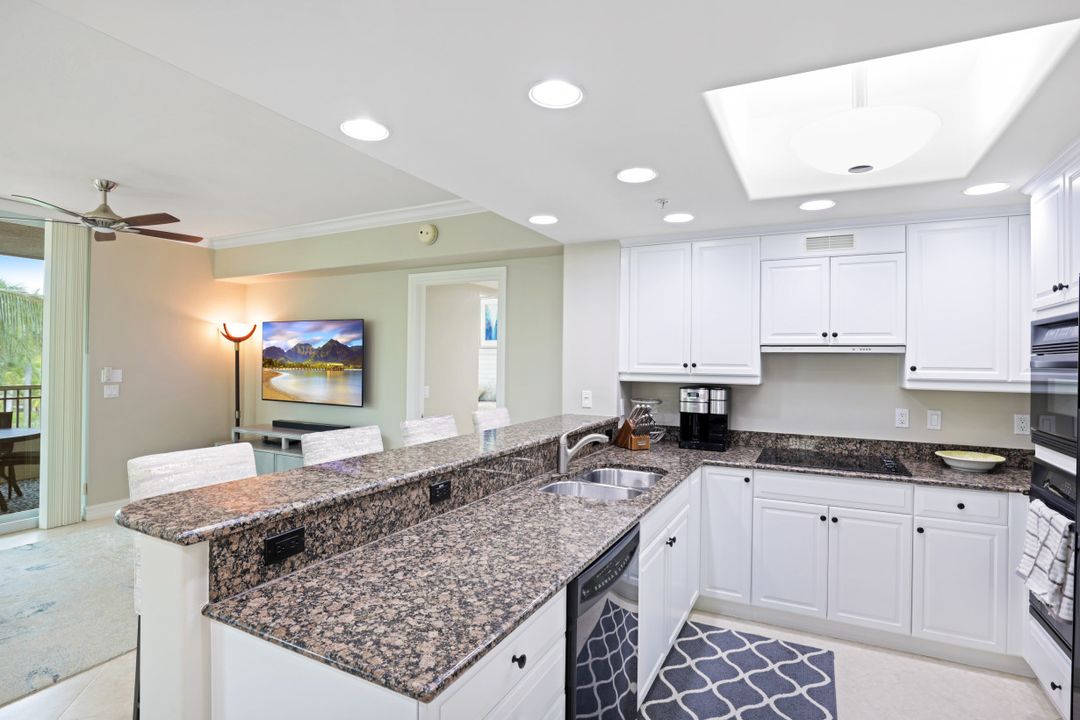 2738 Tiburon Blvd E #301, Naples, FL 34109