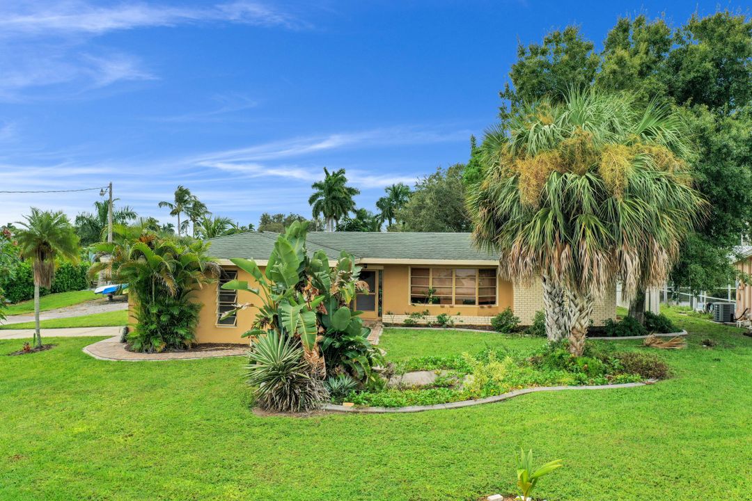 846 Monticello Ct, Cape Coral, FL 33904