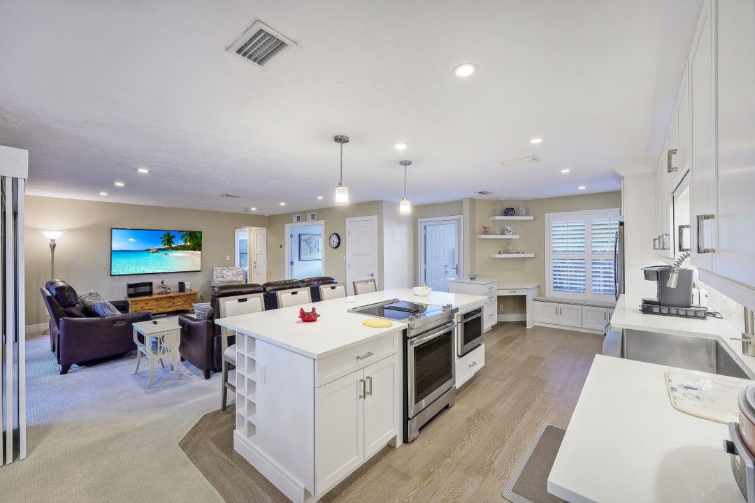 812 10th Ave S #812, Naples, FL 34102