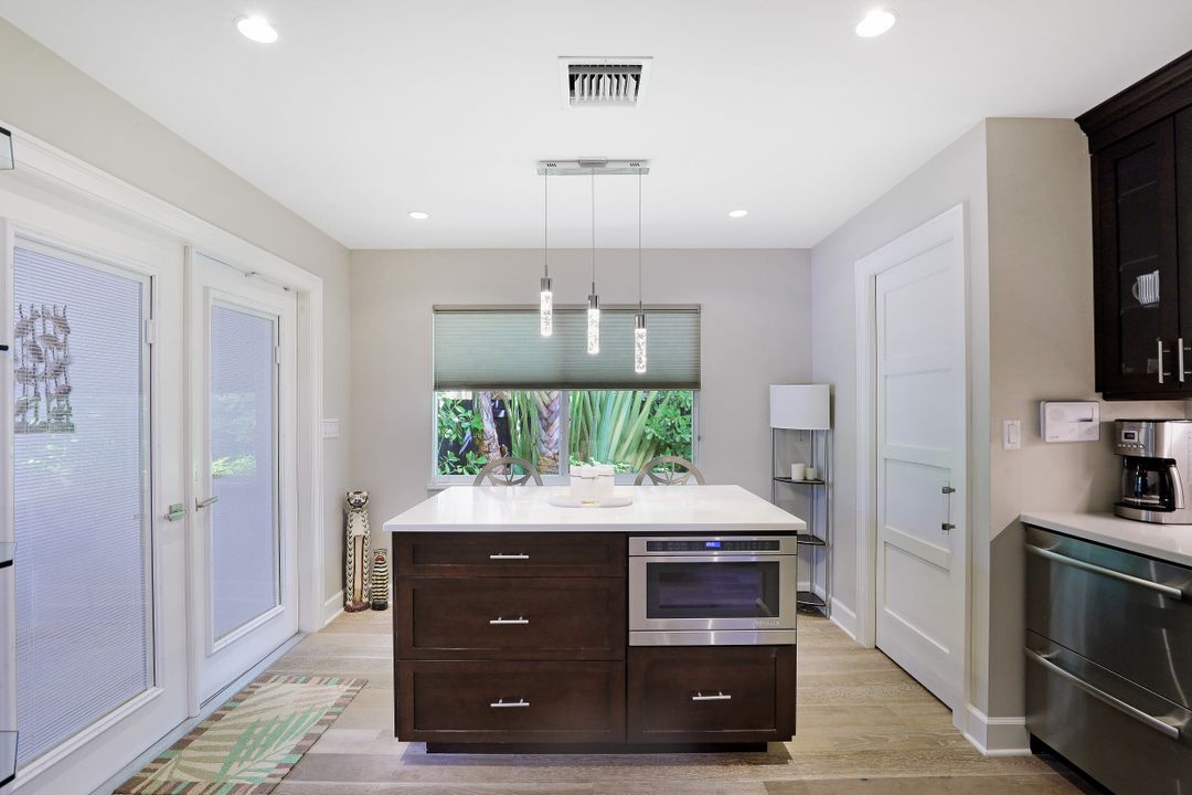 1199 9th Ave N, Naples, FL 34102