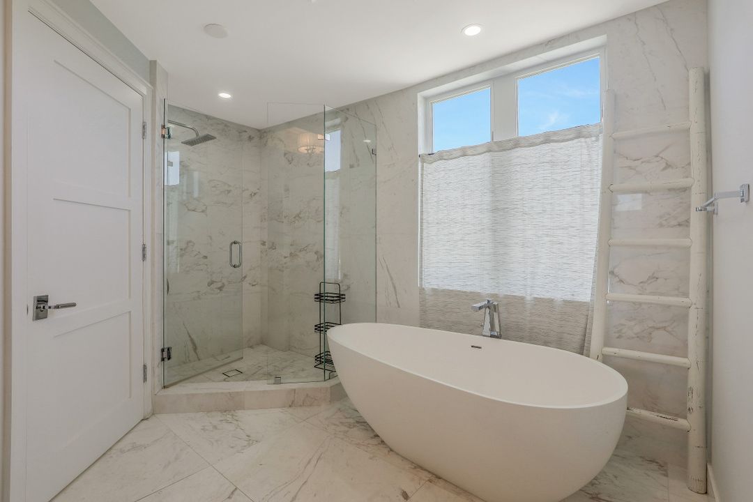 875 9th St S #PH, Naples, FL 34102