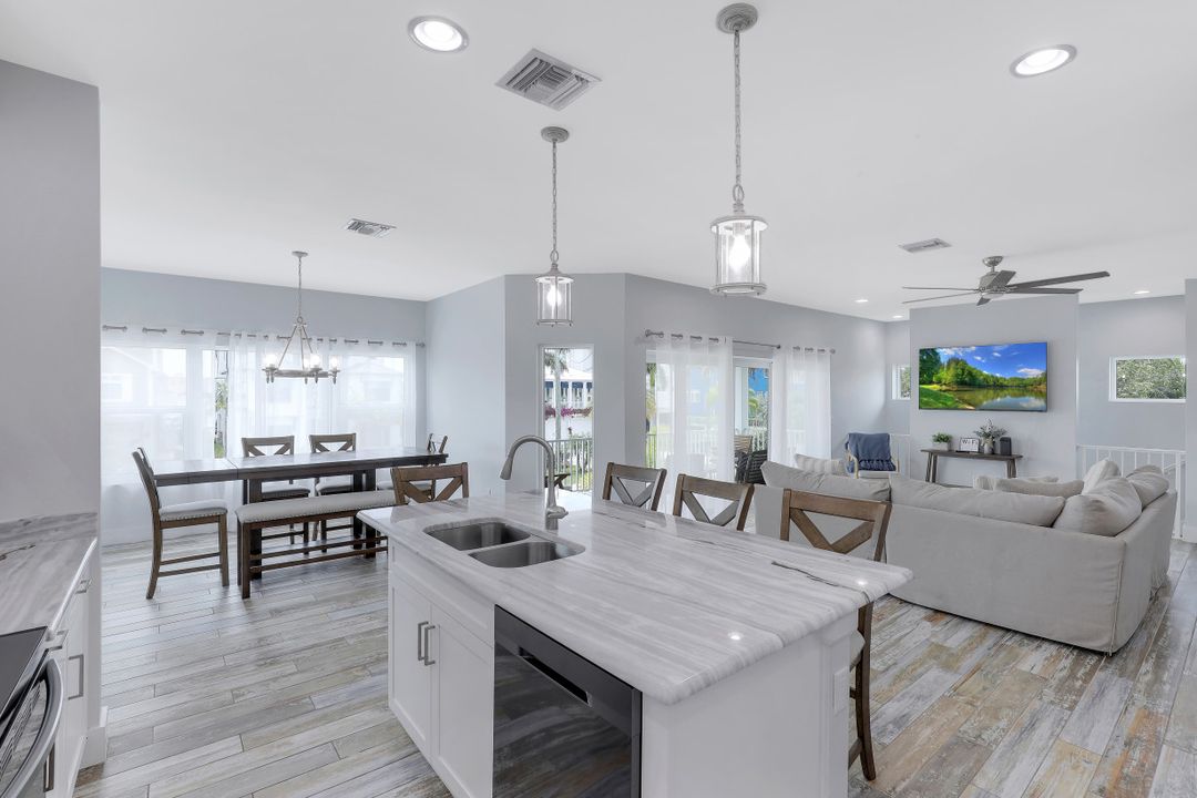 816 San Carlos Dr, Fort Myers Beach, FL 33931