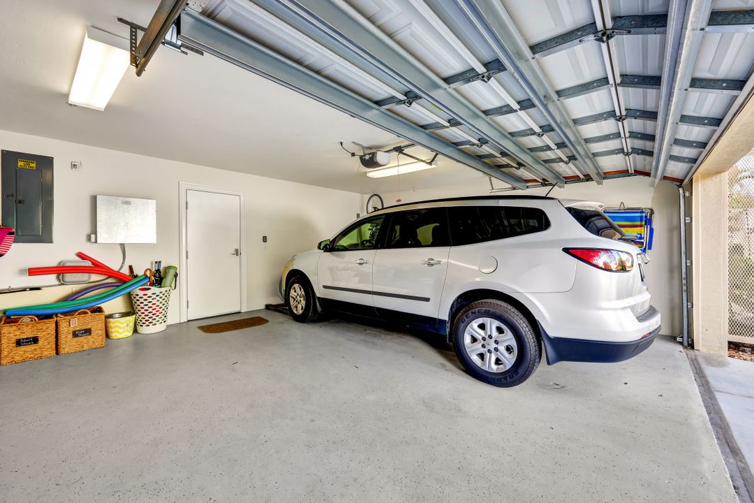 431 4th Ave S, Naples, FL 34102