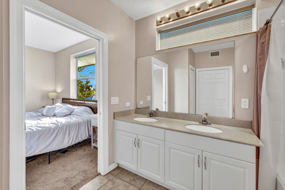 1050 Hancock Creek S Blvd #204, Cape Coral, FL 33909