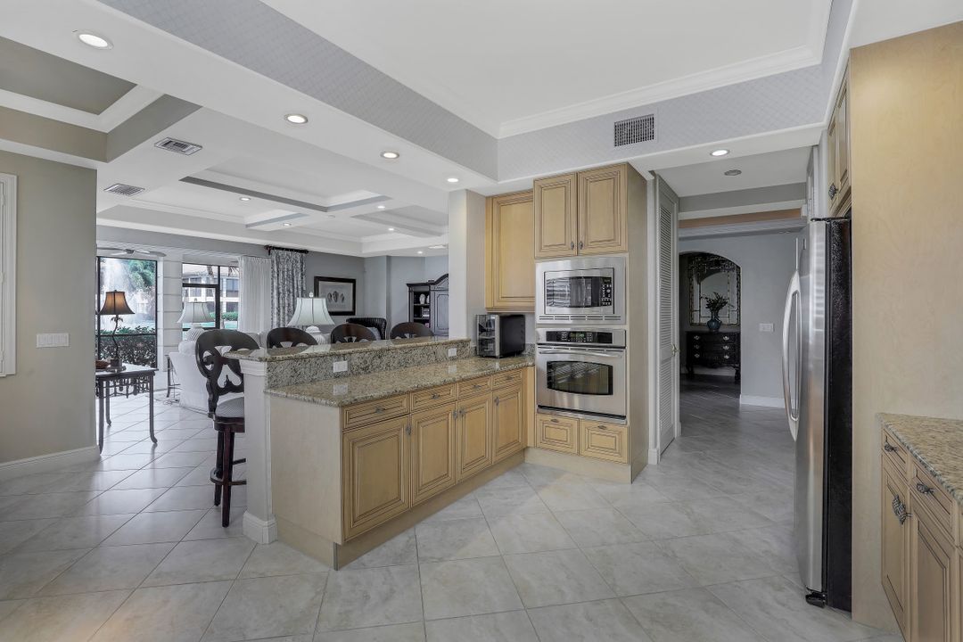 575 Avellino Isles Cir #101, Naples, FL 34119