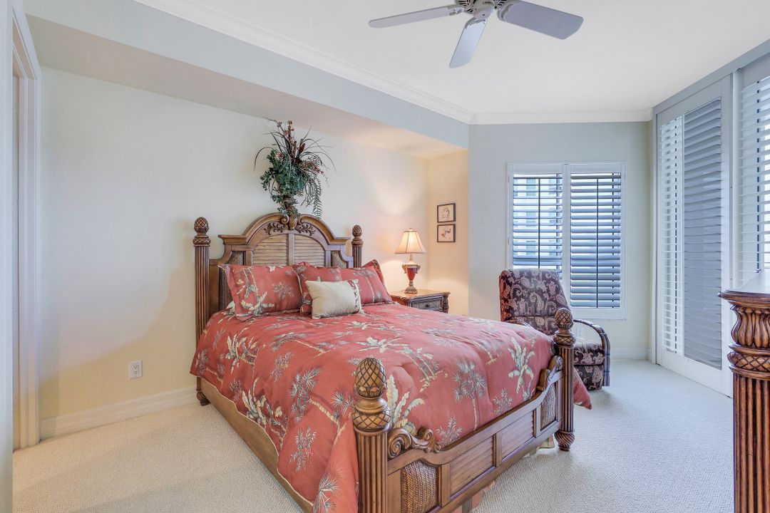 295 Grande Way #905, Naples, FL 34110