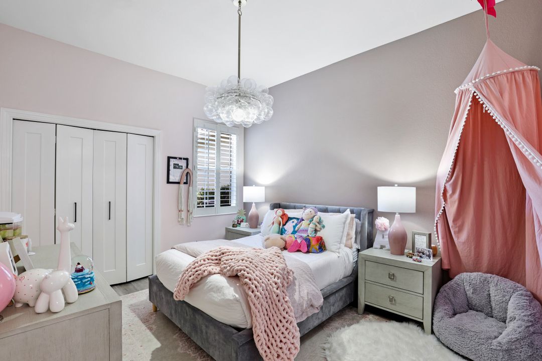 762 Vistana Cir, Naples, FL 34119