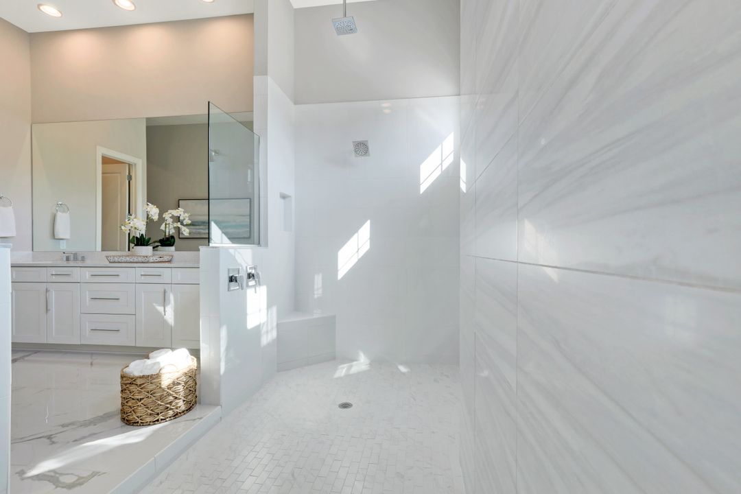 9018 Sorreno Ct, Naples, FL 34119