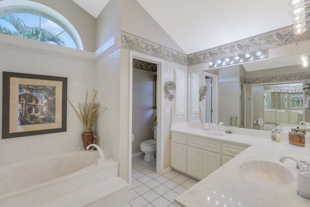 5215 Tamiami Ct, Cape Coral, FL 33904