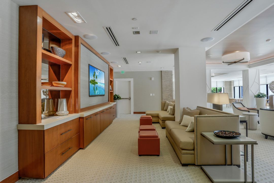 5601 Turtle Bay Dr, Naples, FL 34108