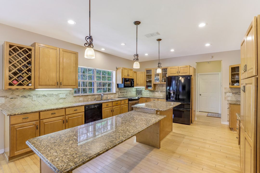 5700 Cypress Hollow Way, Naples, FL 34109