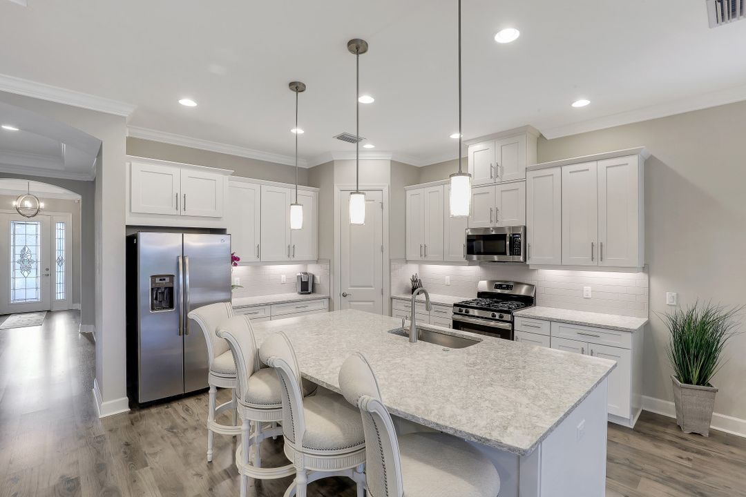 8673 Dilillo Ct, Naples, FL 34119