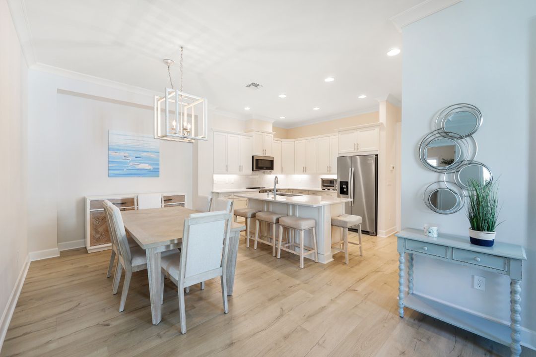 6295 Arriba Ave, Naples, FL 34113