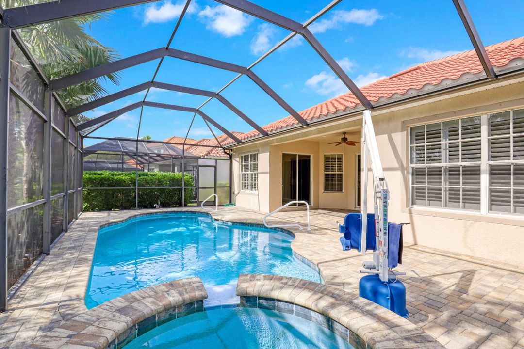 9176 Quartz Ln, Naples, FL 34120