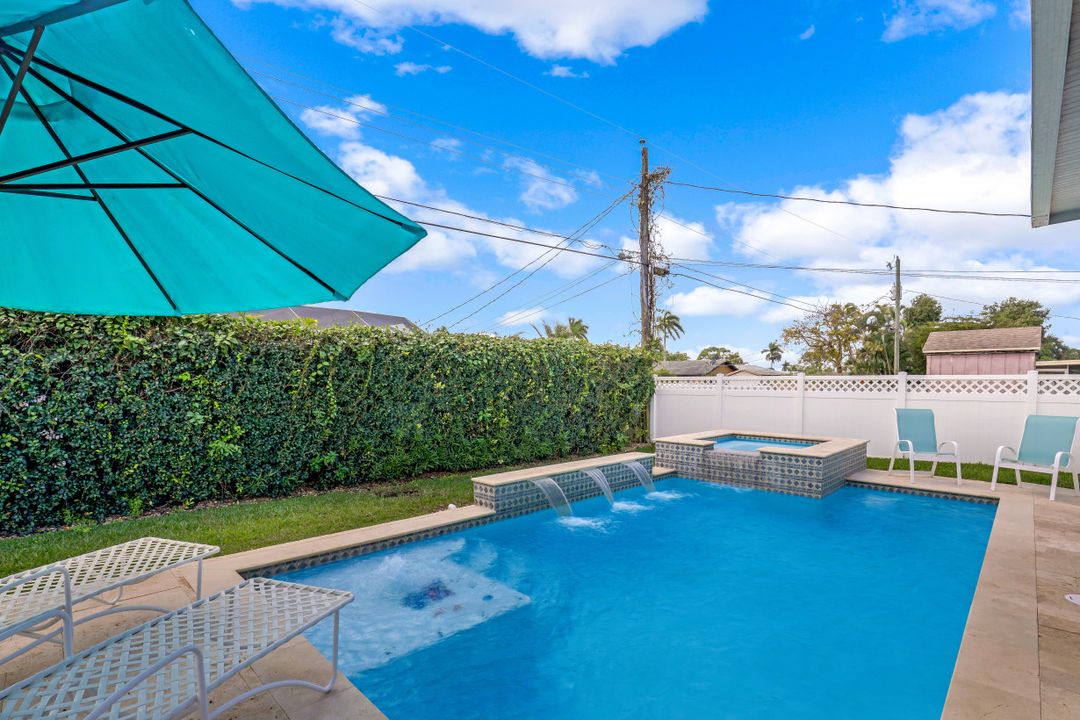 768 101st Ave N, Naples, FL 34108