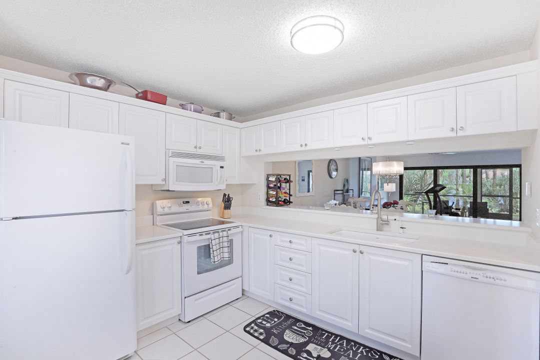 5792 Deauville Cir, Naples, FL 34112