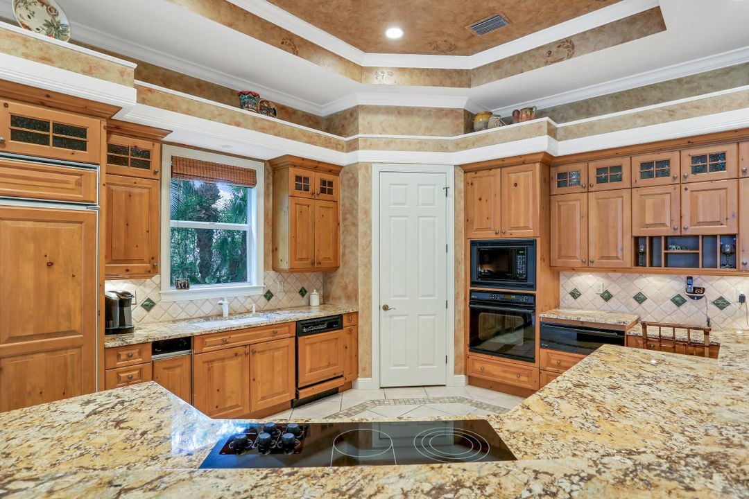 27280 Oak Knoll Dr, Bonita Springs, FL 34134