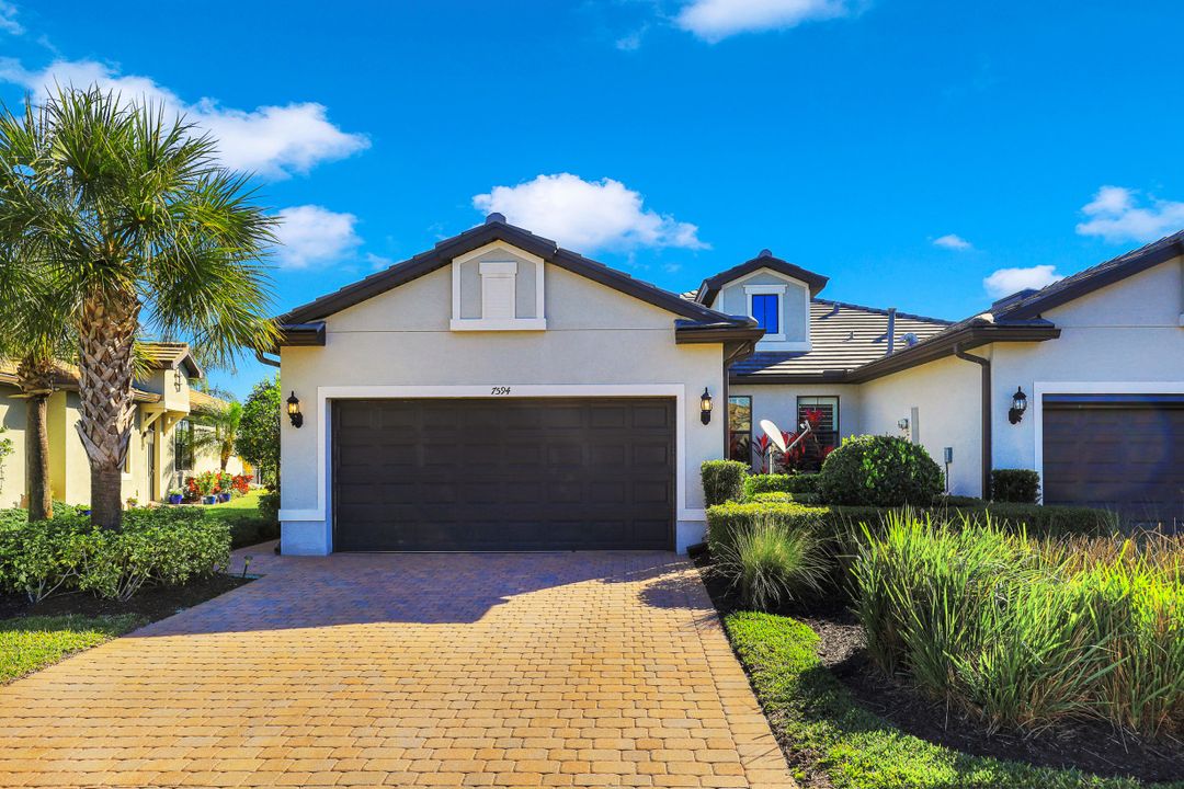 7594 Jacaranda Ln, Naples, FL 34114