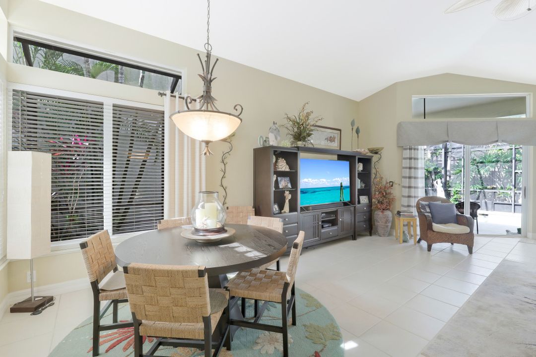 3640 Sawgrass Ct, Bonita Springs, FL 34134
