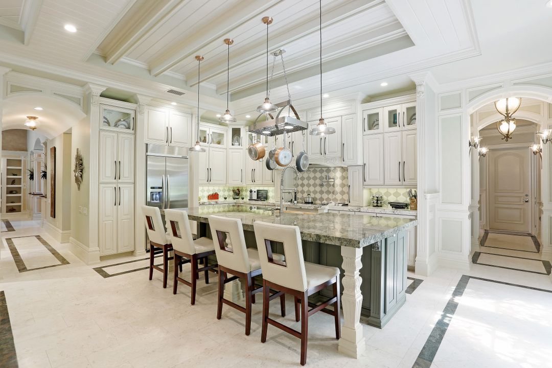 5610 Bur Oaks Ln, Naples, FL 34119