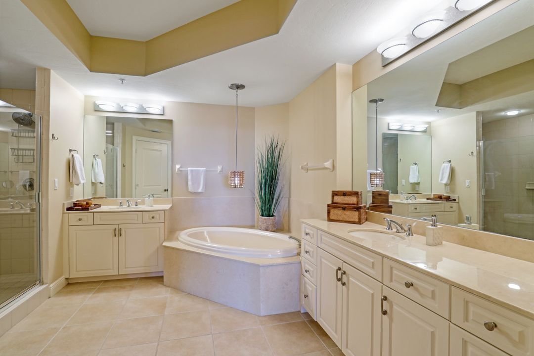 5704 Cape Harbour Dr #308, Cape Coral, FL 33914