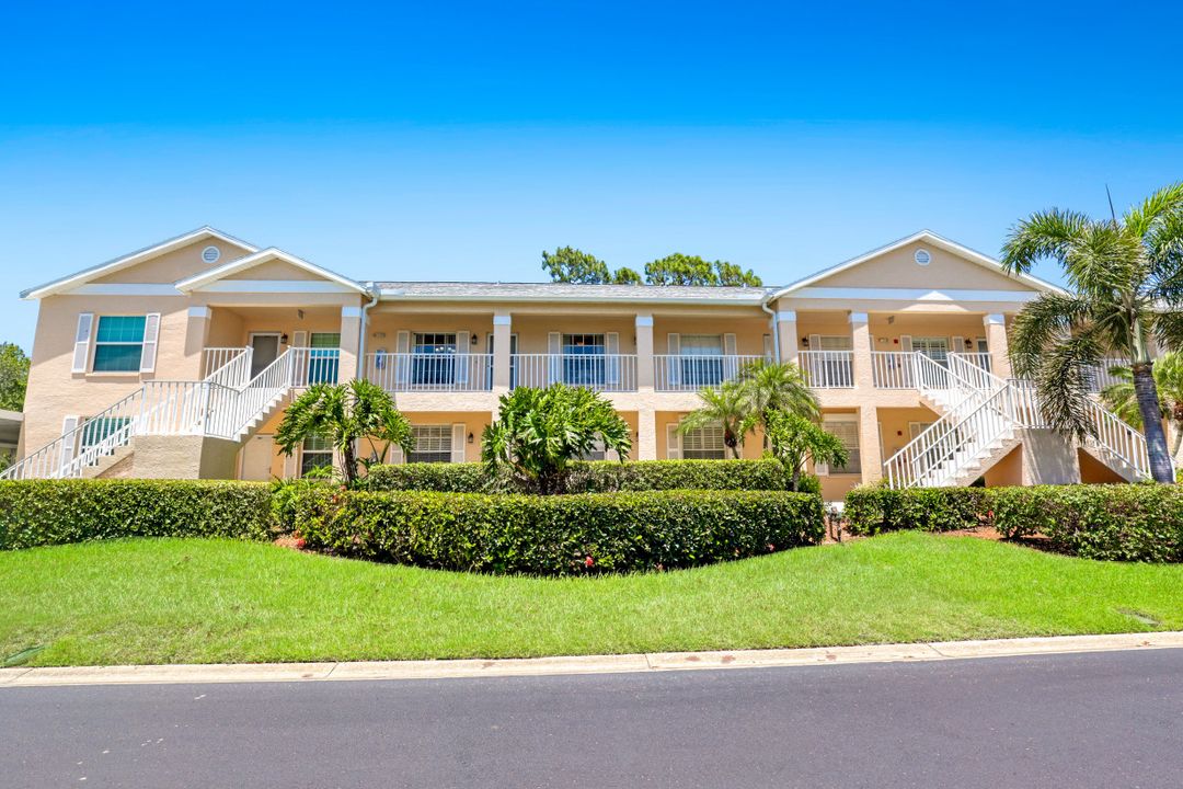 757 Wiggins Lake Dr #202, Naples, FL 34110