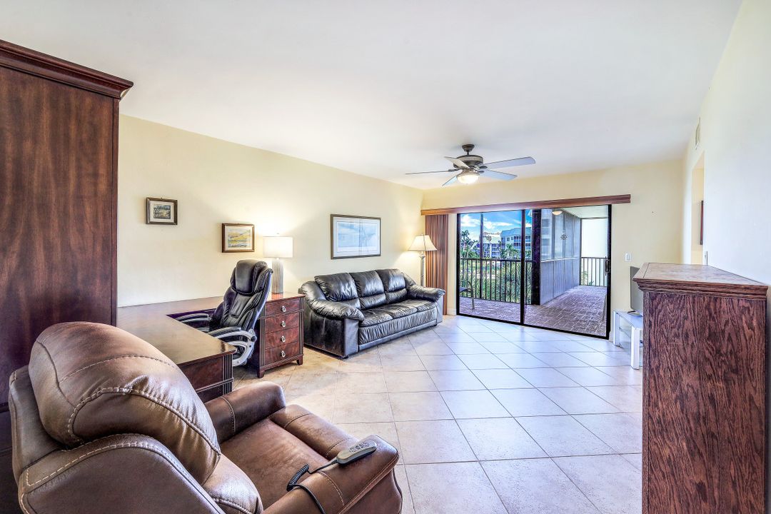 961 Swallow Ave #302, Marco Island, FL 34145