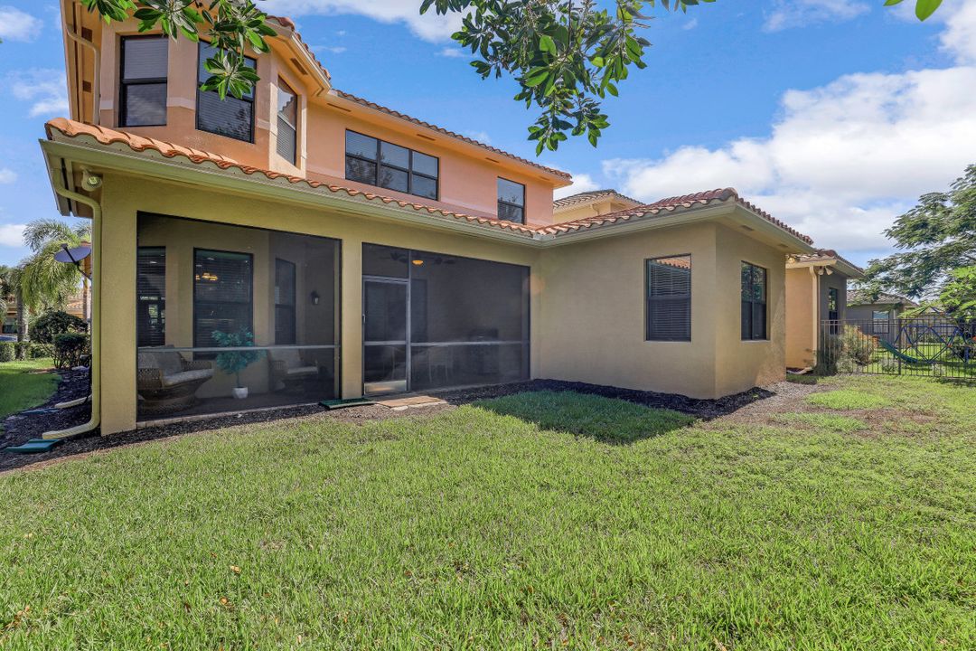 3183 Pacific Dr, Naples, FL 34119