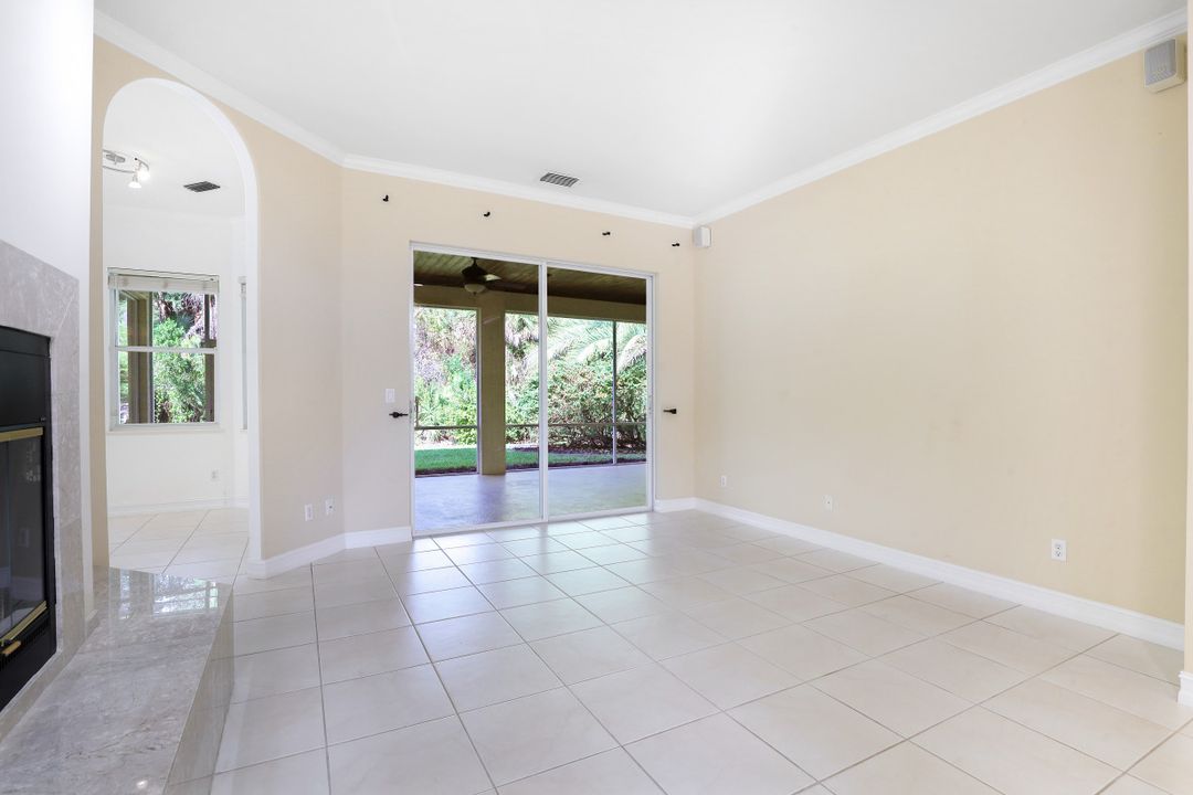 19 Heritage Way, Naples, FL 34110