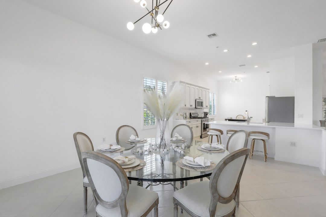 9263 Museo Cir #204, Naples, FL 34114