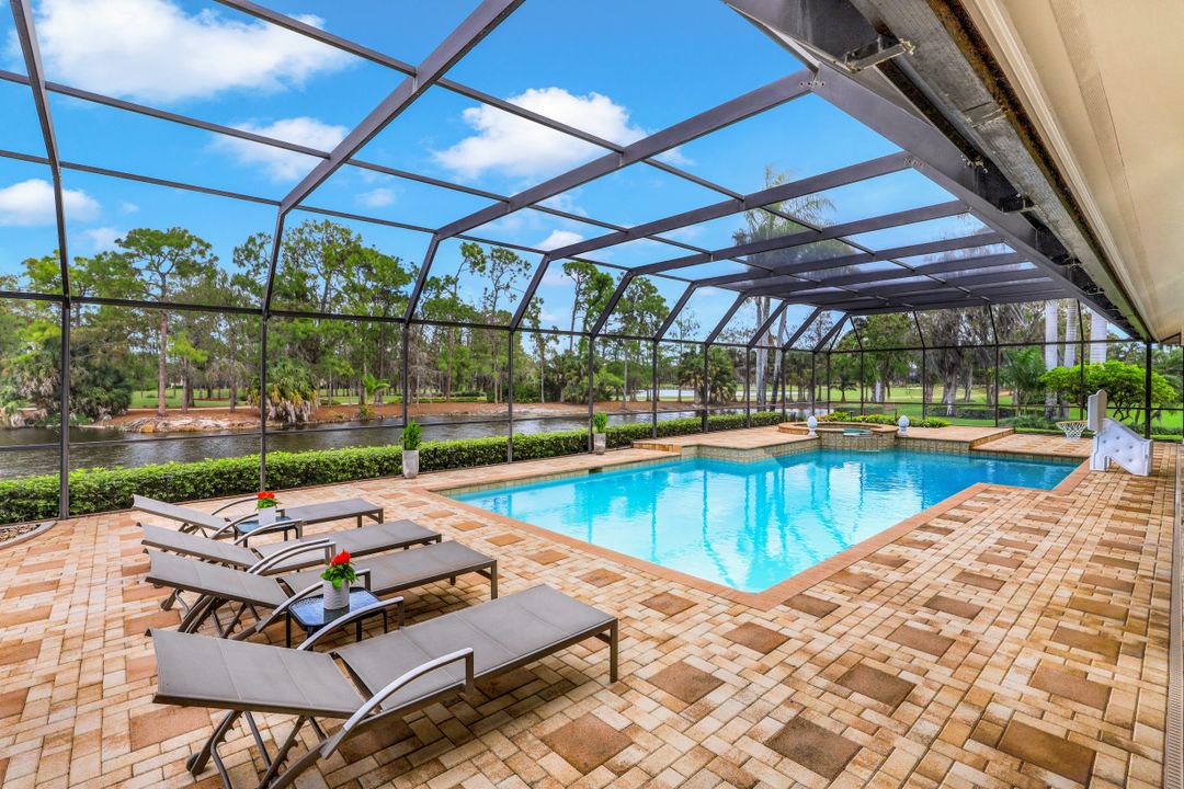 4501 Silver Fox Dr, Naples, FL 34119