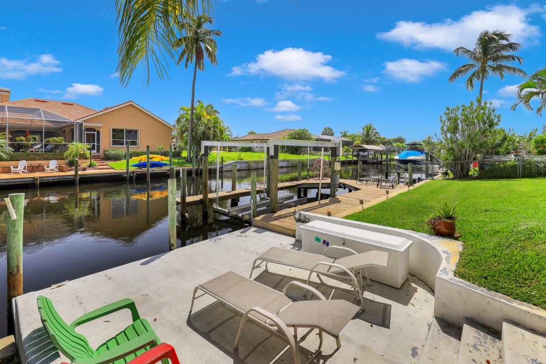 5215 Tamiami Ct, Cape Coral, FL 33904