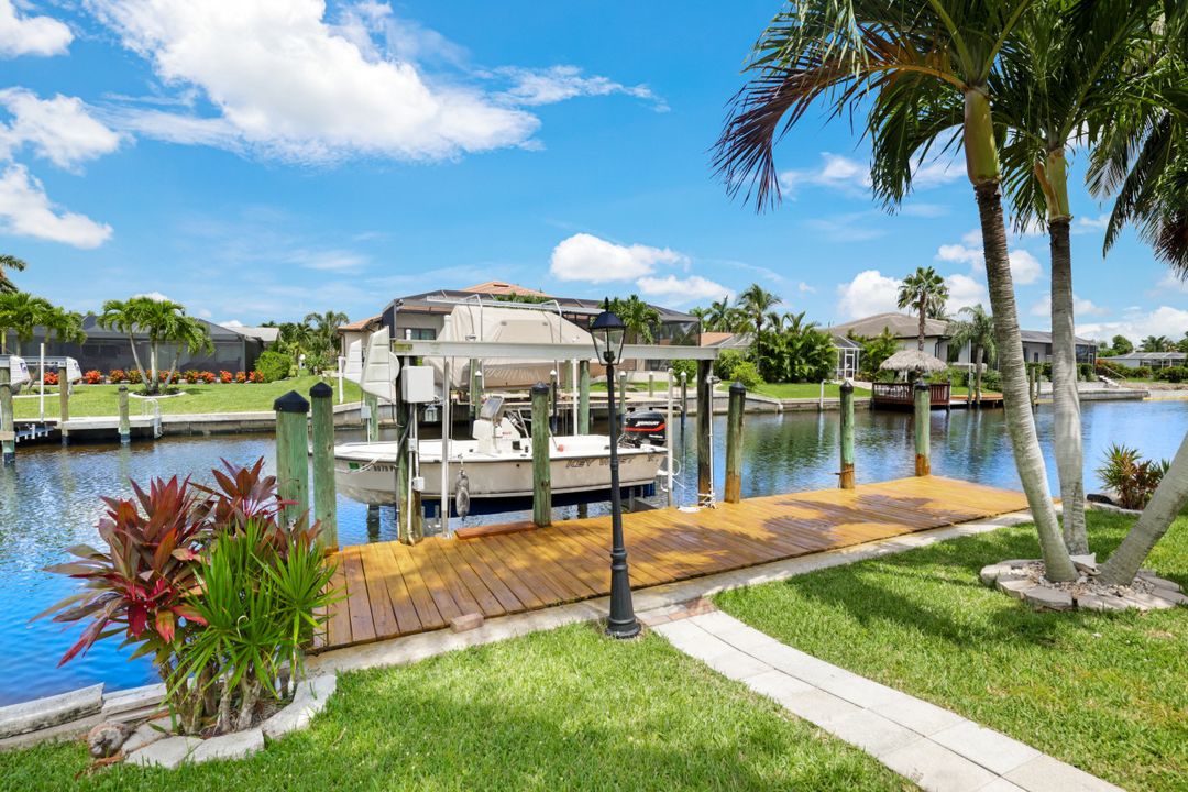 5241 Stratford Ct, Cape Coral, FL 33904