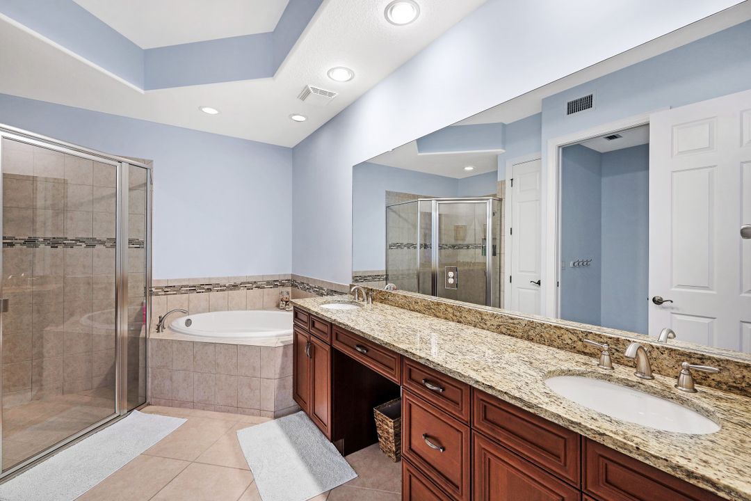 8080 Players Cove Dr Unit 102, Naples, FL 34113