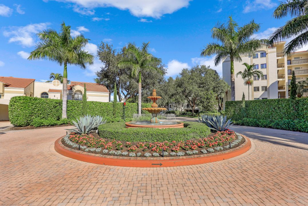 6535 Valen Way #202, Naples, FL 34108