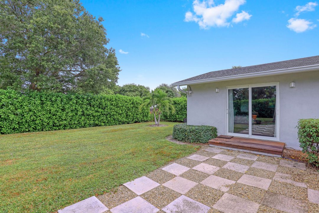 2697 Outrigger Ln, Naples, FL 34104