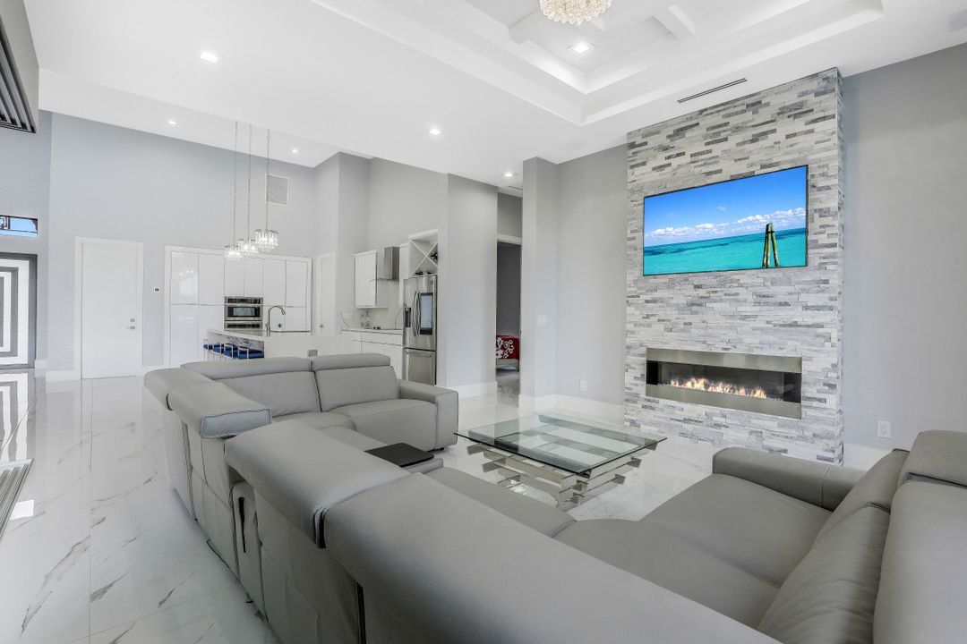 1903 Everest Pkwy, Cape Coral, FL 33904