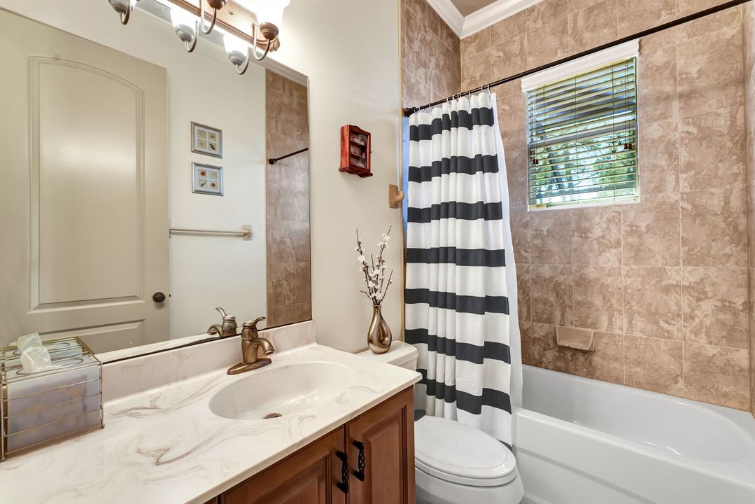 4000 Stonesthrow Ct, Naples, FL 34109