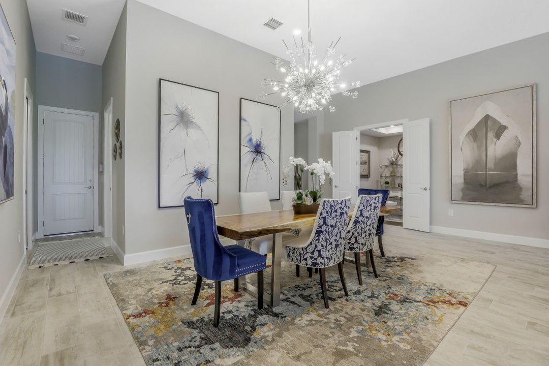 9610 Everglades Dr, Naples, FL 34120